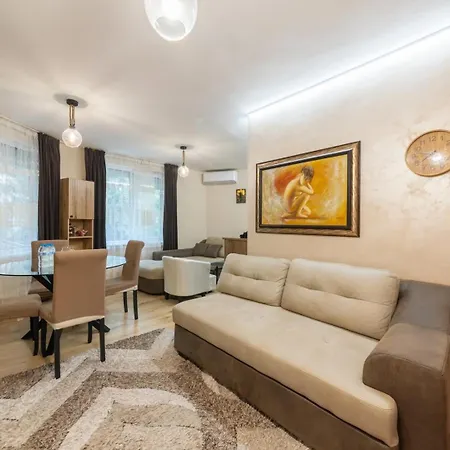 Lägenhet Elegant 2br | 5 Min Walk To Sea Garden Varna