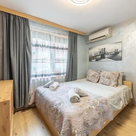 Lägenhet Elegant 2br | 5 Min Walk To Sea Garden Varna