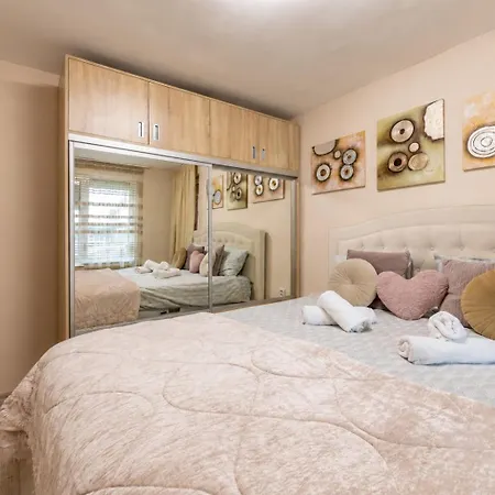 Elegant 2br | 5 Min Walk To Sea Garden